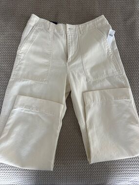 BNWT Women’s GAP Straight Leg Cream Pants